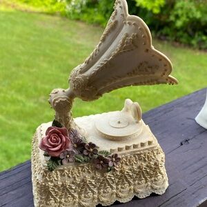 Vintage-Inspired Cream Gramophone Music Box/ Decor 1994